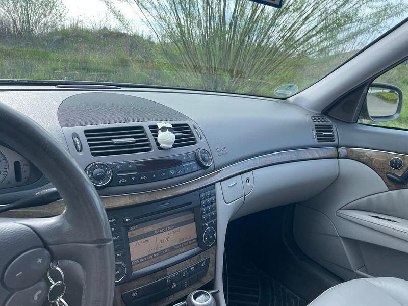 Gebraucht Mercedes E280 Avantgarde 190 PS (139 kW) 2008 Braun Limousine