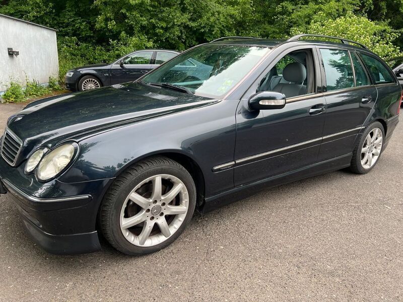 Schwarz Gebraucht 2003 Mercedes C270 Avantgarde Limousine | 3.690 € (Fairer Preis) - Bild 1/4