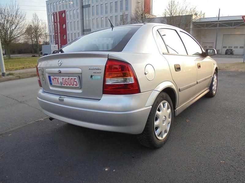 Gebraucht Opel Astra Elegance 101 PS (74 kW) 2000 Silber Limousine