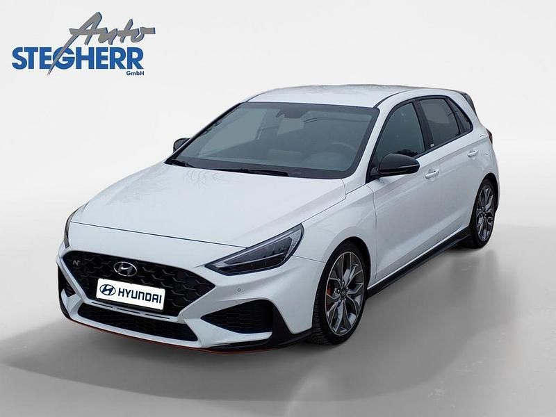 Weiß Gebraucht 2021 Hyundai i30 N Performance Limousine | 27.985 € (Fairer Preis) - Bild 1/4