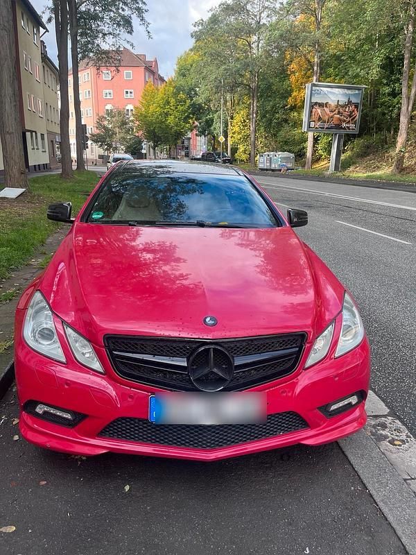 Rot Gebraucht 2011 Mercedes E350 Coupé | 7.850 € (Guter Preis) - Bild 1/4