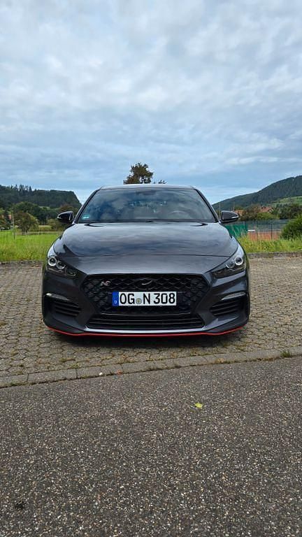 Grau Gebraucht 2019 Hyundai i30 N Performance Limousine | 23.300 € (Fairer Preis) - Bild 1/4