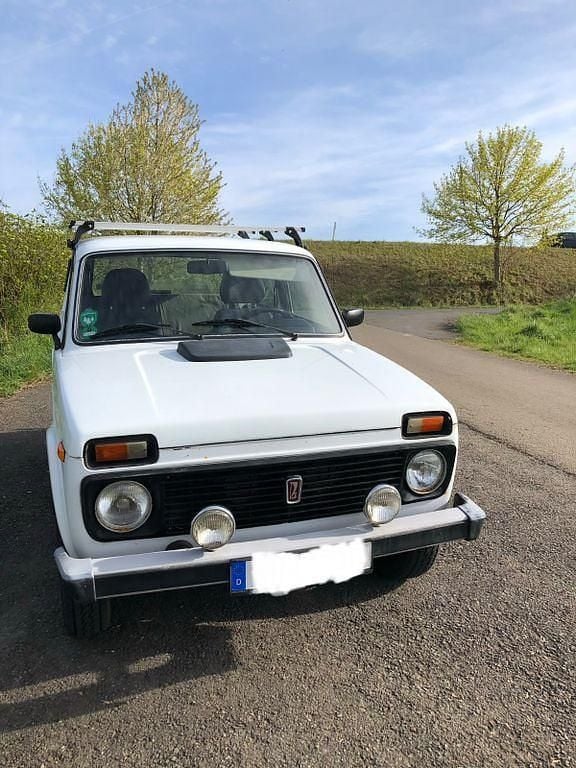 Gebraucht Lada niva 82 PS (60 kW) 2010 Weiß SUV