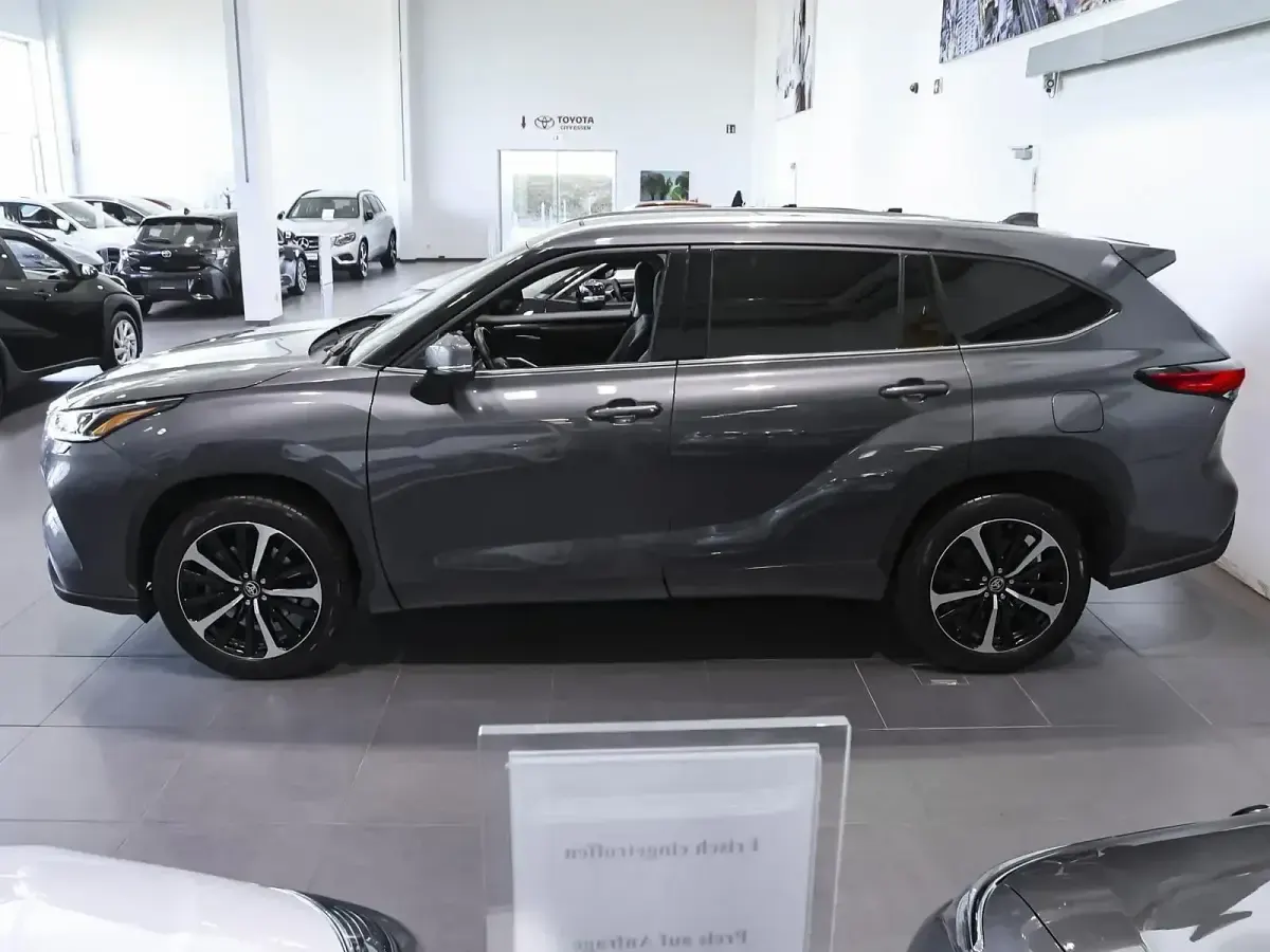 Gebraucht Toyota Highlander Luxury 248 PS (182 kW) 2022 Grey metallic (grau) SUV
