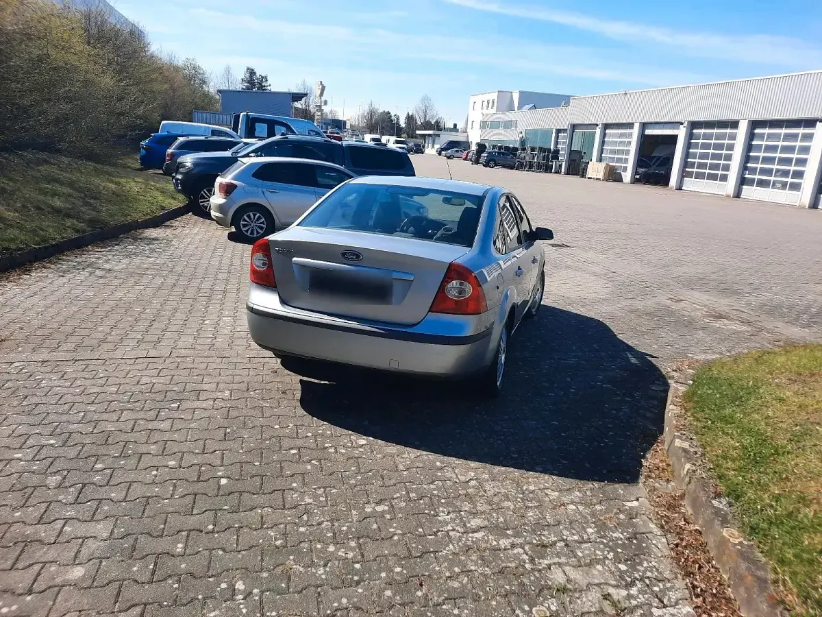 Gebraucht Ford Focus 105 PS (77 kW) 2005 Silber Limousine