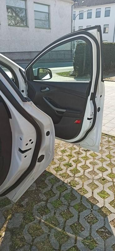 Gebraucht Ford Focus SYNC Edition 125 PS (91 kW) 2013 Weiß Kombi