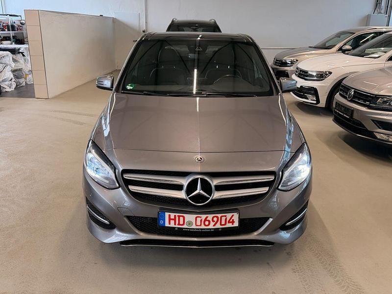Gebraucht Mercedes B200 156 PS (114 kW) 2017 Grau Van / Kleinbus