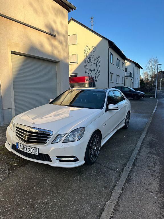Gebraucht Mercedes E500 Avantgarde 408 PS (300 kW) 2012 Weiß Limousine