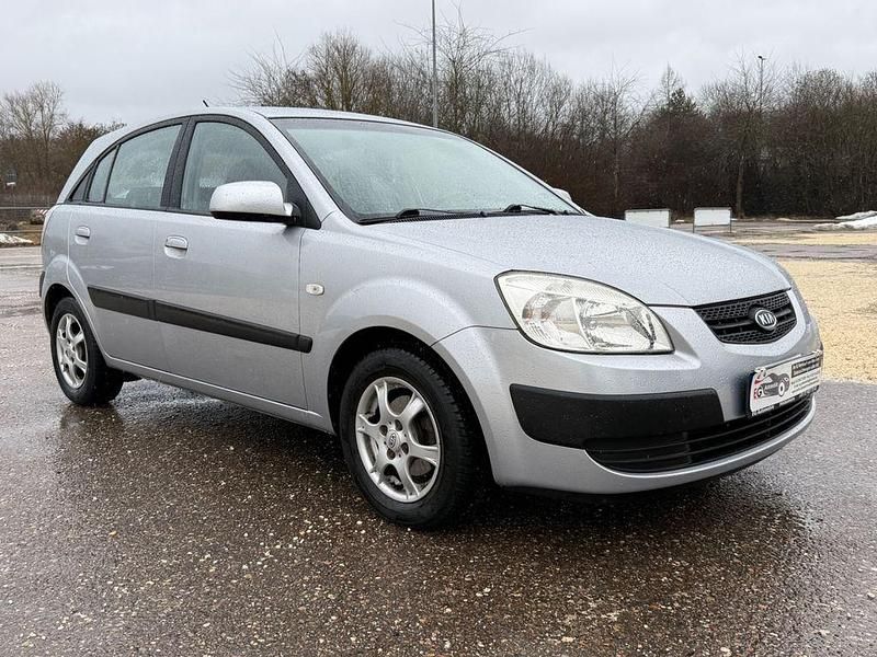 Gebraucht Kia Rio EX 111 PS (81 kW) 2009 Silber Limousine