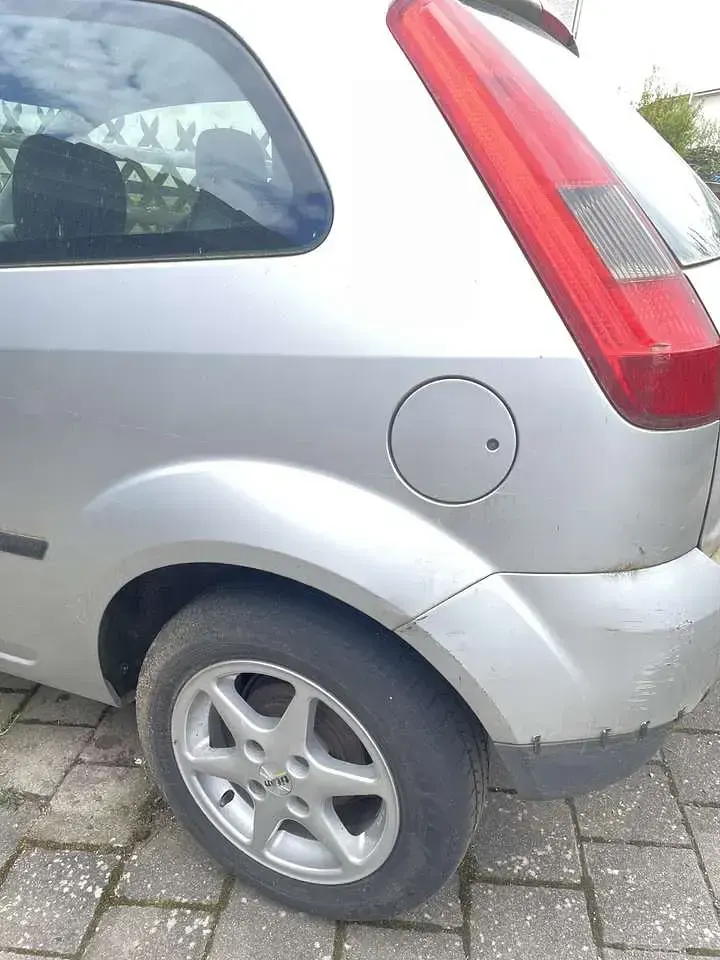 Gebraucht Ford Fiesta Ambiente 60 PS (44 kW) 2004 Kleinwagen