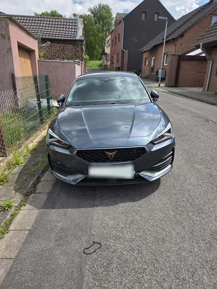Gebraucht Cupra Leon 150 PS (110 kW) 2024 Grau Limousine
