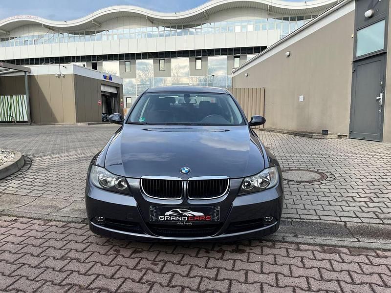 Gebraucht BMW 318 130 PS (95 kW) 2007 Grau Limousine