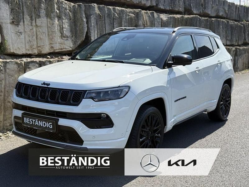 Weiß Gebraucht 2022 Jeep Compass SUV | 26.990 € (Fairer Preis) - Bild 1/4