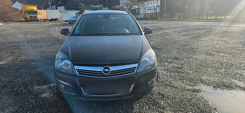 Gebraucht Opel Astra 125 PS (91 kW) 2010 Schwarz Kombi