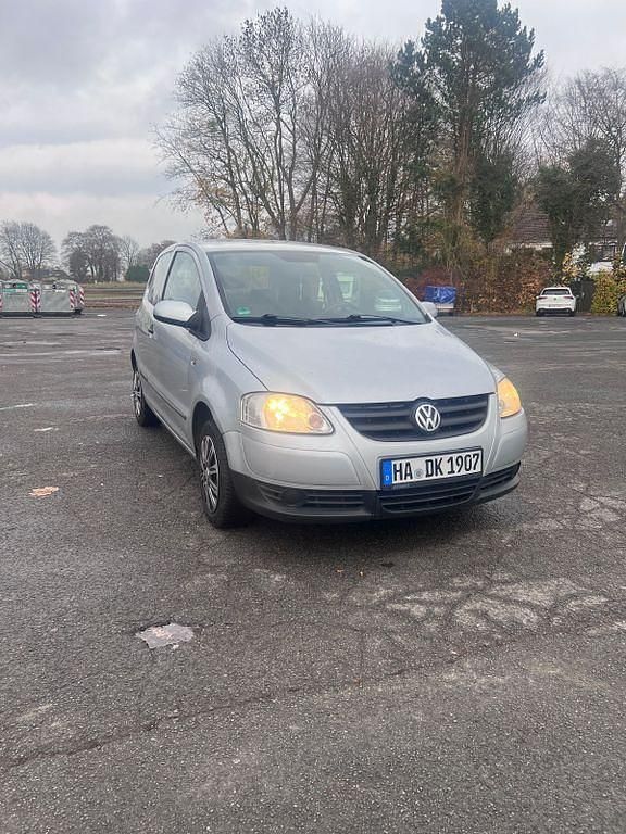 Silber Gebraucht 2006 VW Fox Kleinwagen | 1.100 € (Fairer Preis) - Bild 1/4
