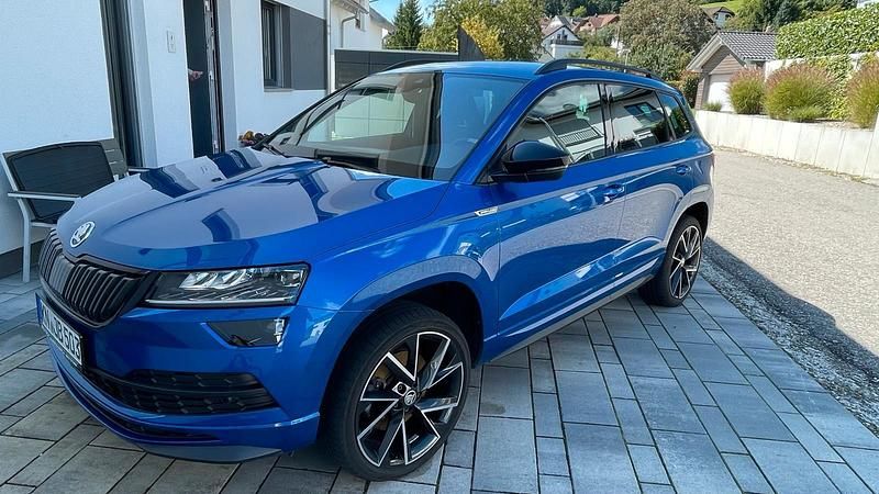 Blau Gebraucht 2020 Skoda Karoq SportLine SUV | 26.000 € (Fairer Preis) - Bild 1/4