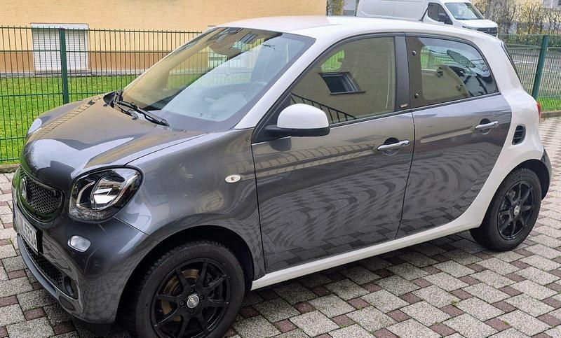 Grau Gebraucht 2017 Smart ForFour Kleinwagen | 9.800 € (Guter Preis) - Bild 1/4