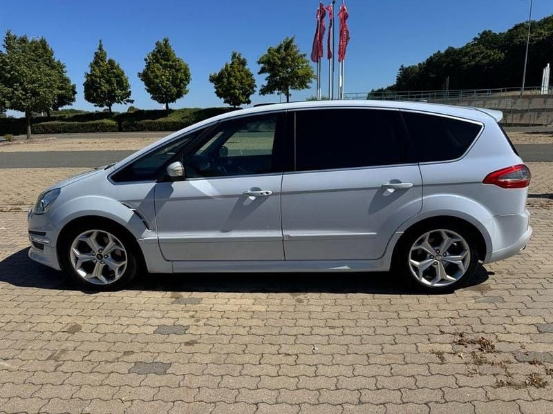 Weiß Gebraucht 2010 Ford S-MAX Titanium S Van / Kleinbus | 5.300 € (Guter Preis) - Bild 1/4