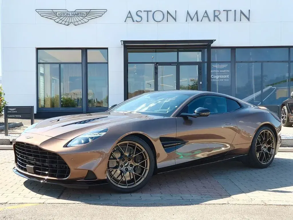 Neu Aston Martin Vanquish 835 PS (614 kW) 2026 Braun Coupé