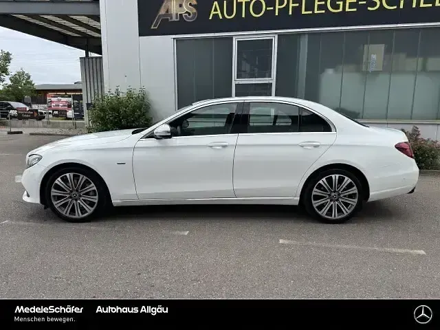Gebraucht Mercedes E200 Avantgarde 197 PS (144 kW) 2020 Unilack polarweiß Limousine