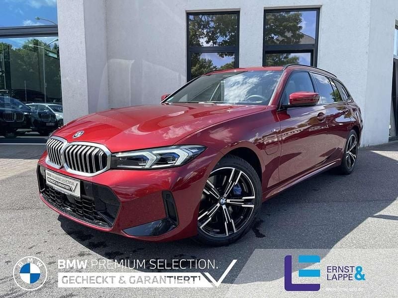 Fire red Gebraucht 2024 BMW 330e M Sport Kombi | 49.940 € (Etwas zu teuer) - Bild 1/4