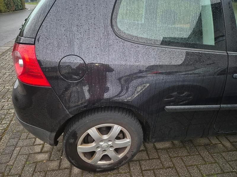 Usata VW Golf V 75 CV (55 kW) 2004 Nero Utilitaria