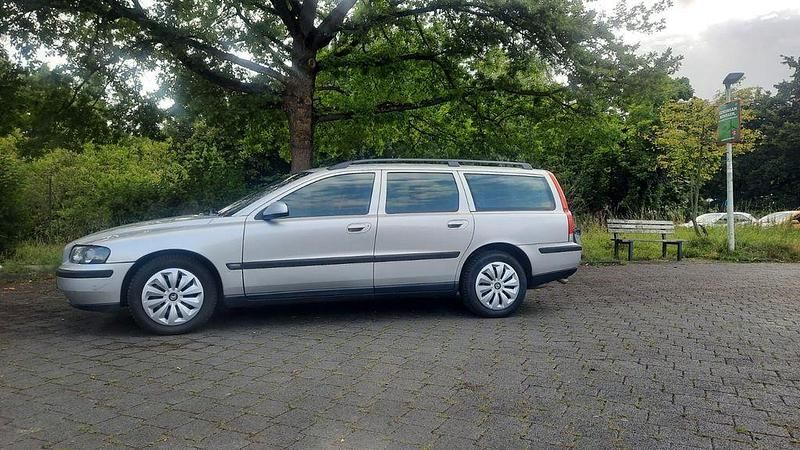 Silber Gebraucht 2001 Volvo V70 Kombi | 1.250 € - Bild 1/4