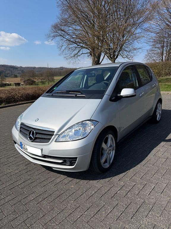 Gebraucht Mercedes A160 95 PS (69 kW) 2011 Silber Van / Kleinbus