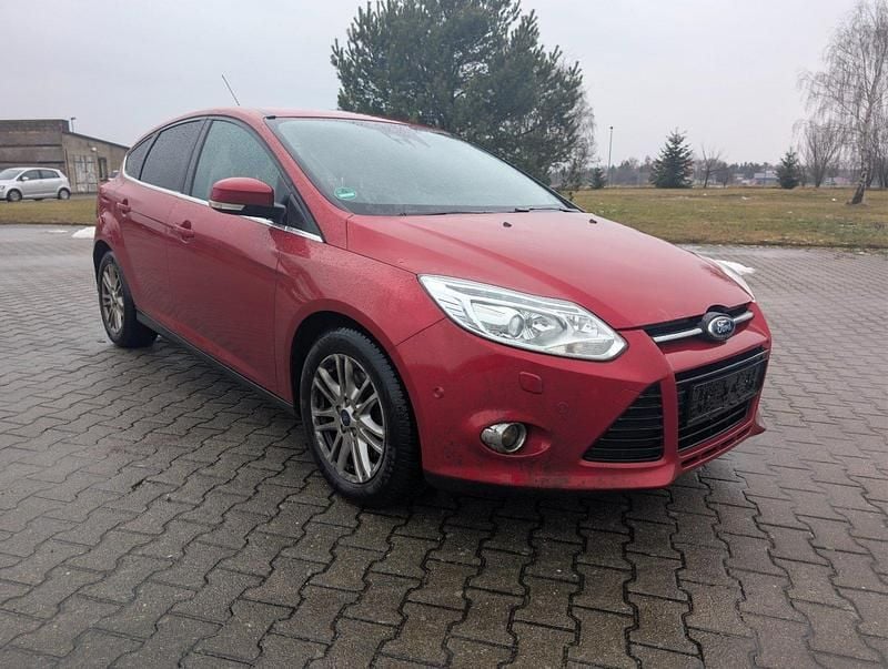 Gebraucht Ford Focus 125 PS (91 kW) 2012 Rot Limousine