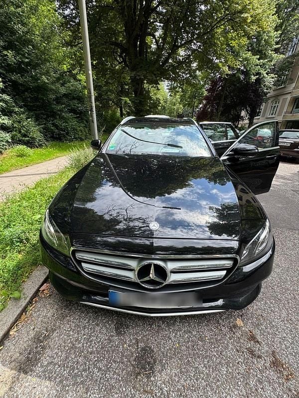 Schwarz Gebraucht 2017 Mercedes E200 Kombi | 17.999 € (Fairer Preis) - Bild 1/4