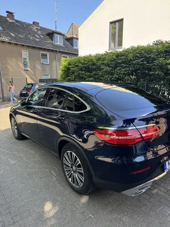 Gebraucht Mercedes GLC250 AMG line 211 PS (155 kW) 2016 Blau SUV