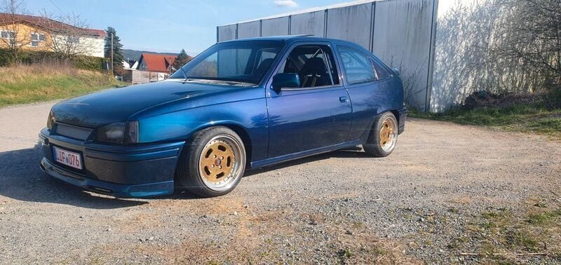 Blau Gebraucht 1990 Opel Kadett Coupé | 9.999 € - Bild 1/4