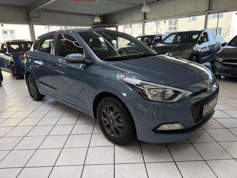 Gebraucht Hyundai i20 YES! 84 PS (61 kW) 2018 Aqua sparkling / met Limousine
