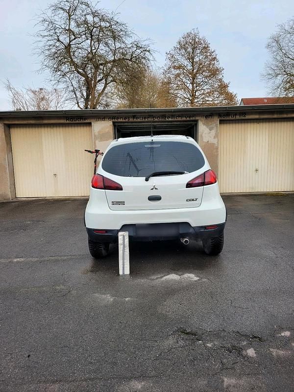 Gebraucht Mitsubishi Colt 95 PS (69 kW) 2011 Weiß Kleinwagen