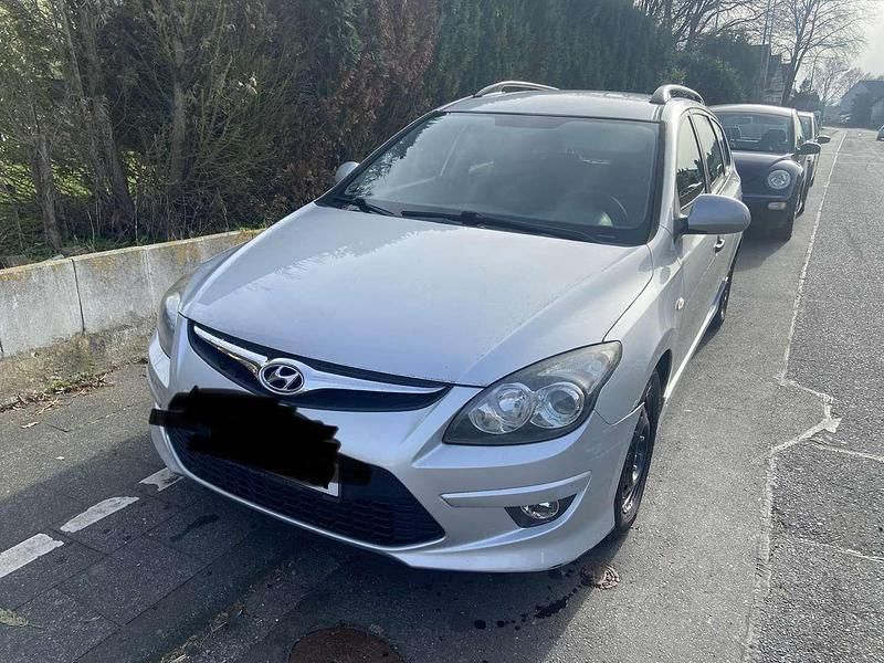 Gebraucht Hyundai i30 Classic 109 PS (80 kW) 2011 Grau Kombi