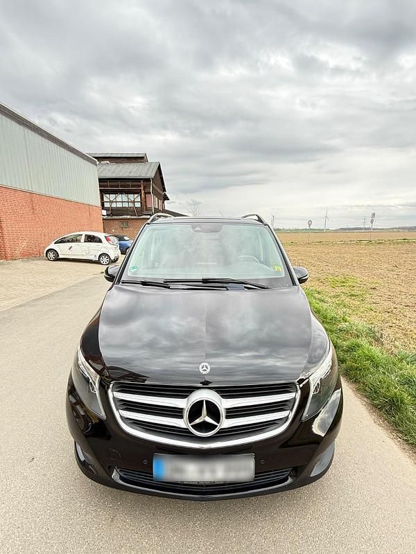 Gebraucht Mercedes V220 163 PS (119 kW) 2018 Schwarz Van / Kleinbus