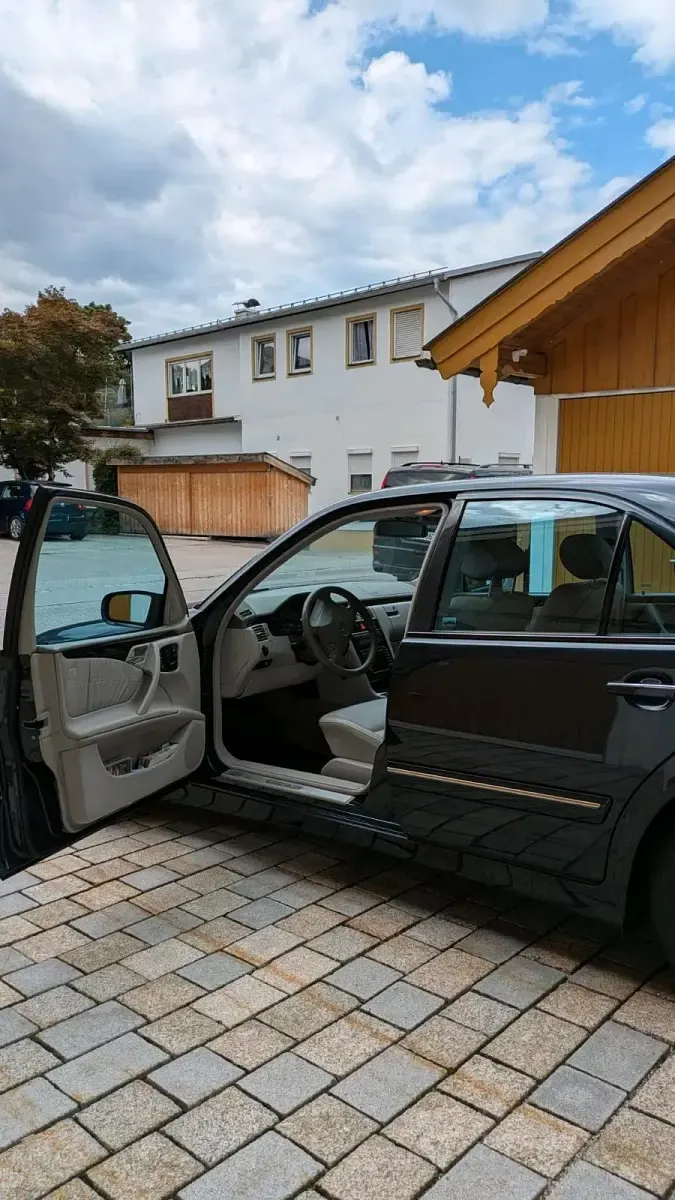 Gebraucht Mercedes E280 Avantgarde 204 PS (150 kW) 1999 Blau Limousine