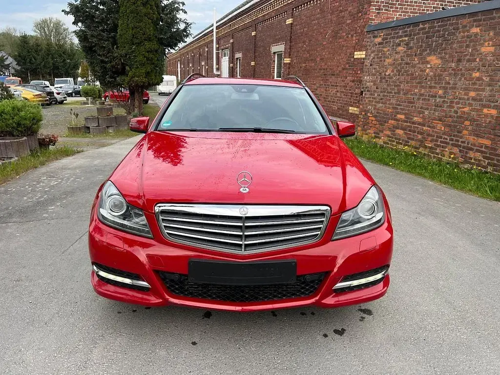 Gebraucht Mercedes C180 156 PS (114 kW) 2014 Rot Kombi