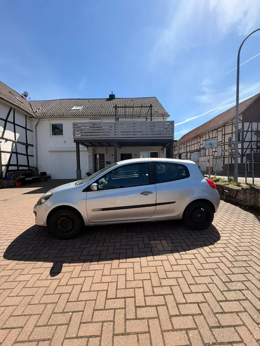 Używany Renault Clio II Rip Curl 101 KM (74 kW) 2009 Srebrny Hatchback