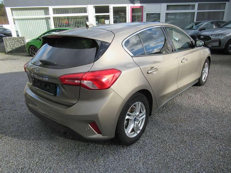 Gebraucht Ford Focus Cool & Connect 125 PS (91 kW) 2018 Pyritsilber metallic Kleinwagen