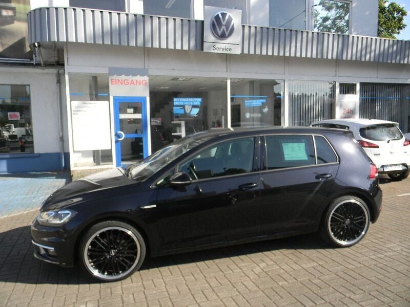Schwarz Gebraucht 2019 VW Golf VII Highline Limousine | 19.998 € (Fairer Preis) - Bild 1/4