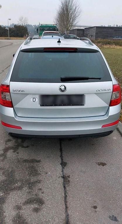 Gebraucht 2014 Skoda Octavia Ambition Kleinwagen | 1.800 € (Superpreis) - Bild 1/4