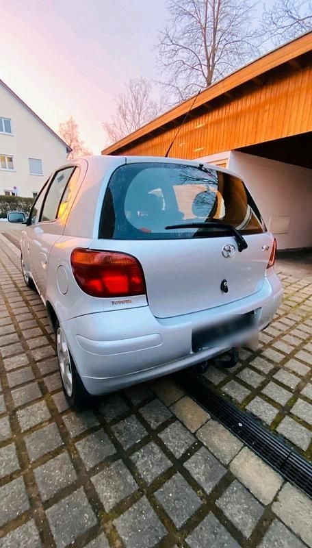 Gebraucht Toyota Yaris 75 PS (55 kW) 2003 Silber Kleinwagen