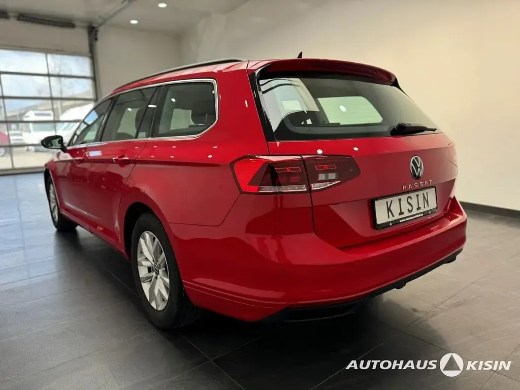 Gebraucht VW Passat Business 122 PS (89 kW) 2023 Rot Kombi