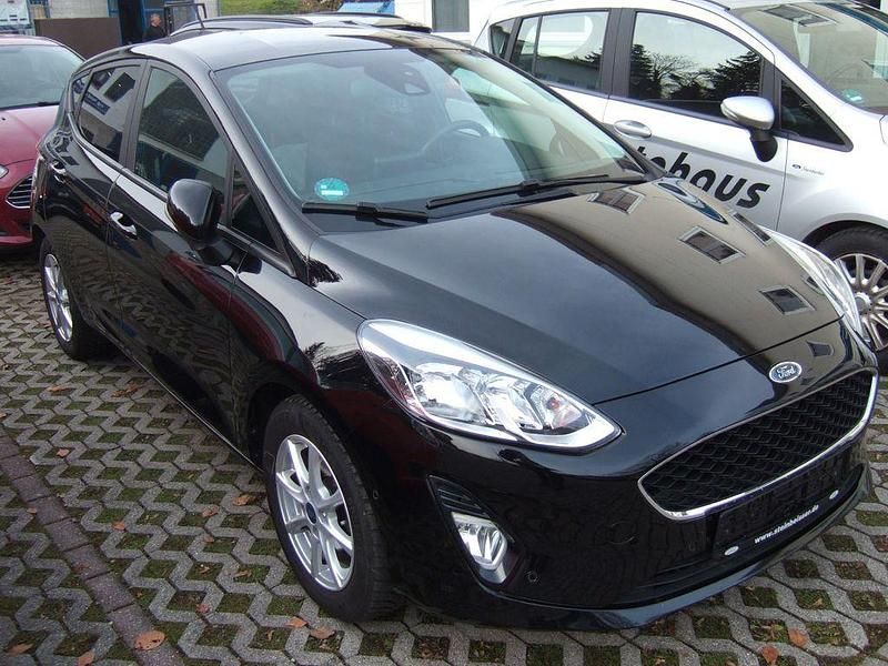 Gebraucht Ford Fiesta Cool & Connect 101 PS (74 kW) 2019 Schwarz Limousine