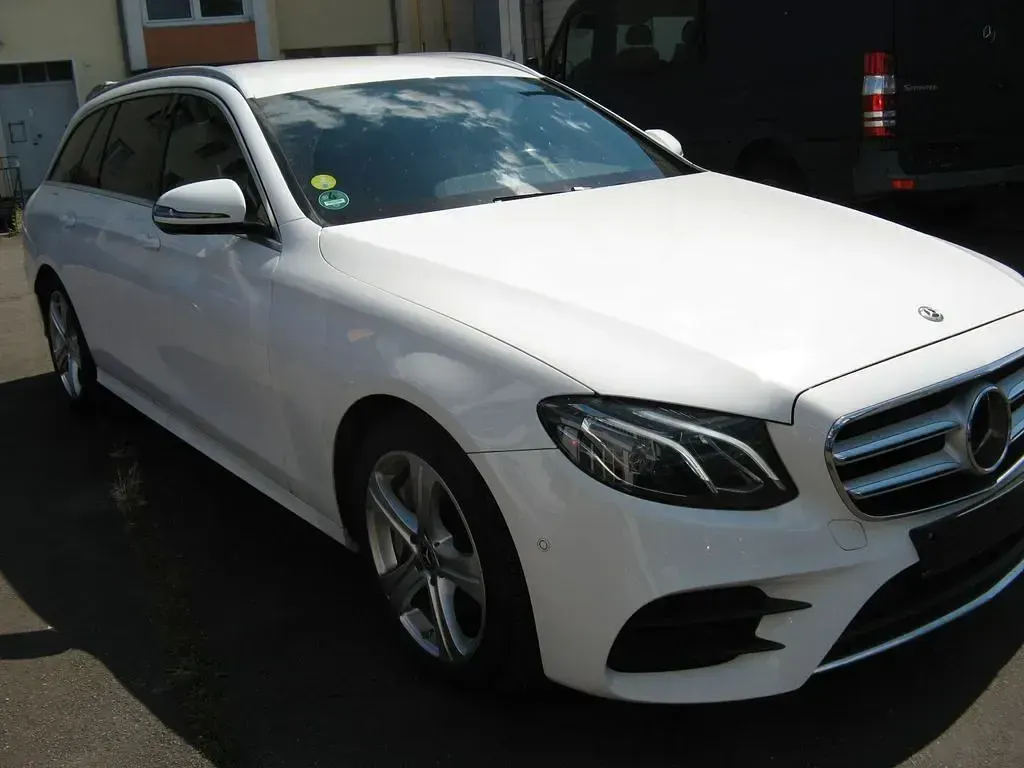 Gebraucht Mercedes E350 AMG line 286 PS (210 kW) 2020 Weiß Limousine