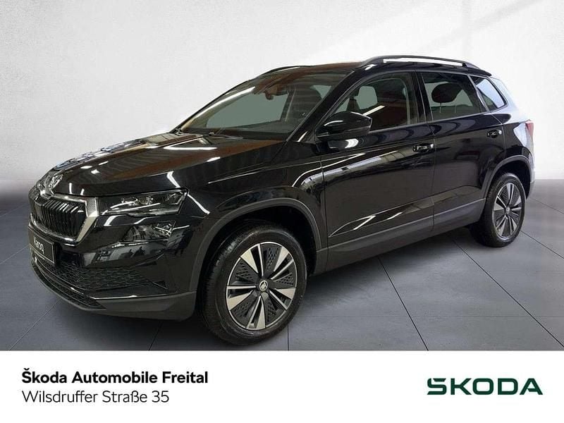 Blackmagic perleffekt Neu 2025 Skoda Karoq Selection SUV | 36.490 € (Fairer Preis) - Bild 1/4