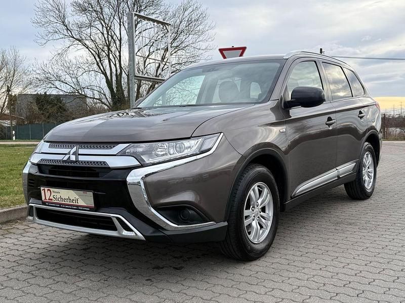 Gebraucht Mitsubishi Outlander Edition 150 PS (110 kW) 2019 Braun SUV