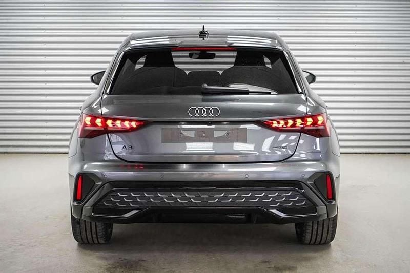 Neu Audi A3 204 PS (150 kW) 2026 Daytonagrau metallic (6y) Limousine