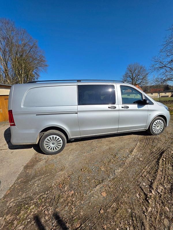 Gebraucht Mercedes Vito 237 PS (174 kW) 2022 Silber Van